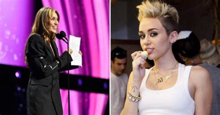 Did Miley Cyrus really play piano in last song? – Celebrity
