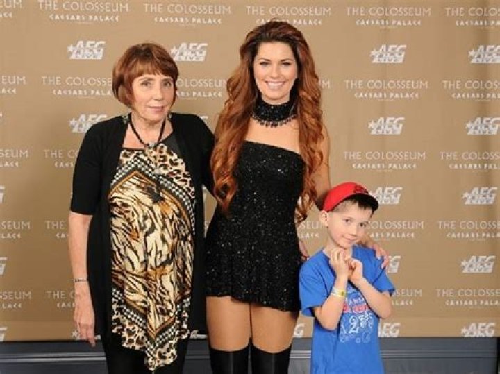 Did Shania Twain have a baby at 15? How many kids does Shania Twain have?