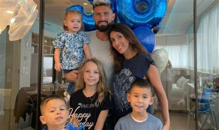 Does Olivier Giroud have a sister?