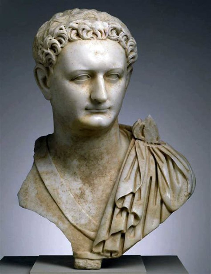 Domitian Biography - Childhood, Life Achievements & Timeline