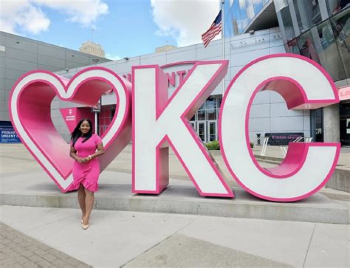 Donna Pitman Bio, Wiki, Age, Parents, Husband, Son, KMBC 9, Salary and Net Worth