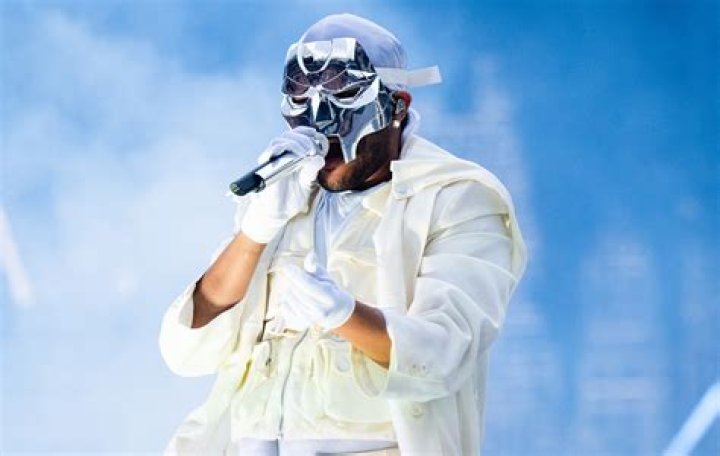 Drake Comes To The Weeknd’s Defense After Recording Academy Snub – Says The Grammys ‘May No Longer Matter!’