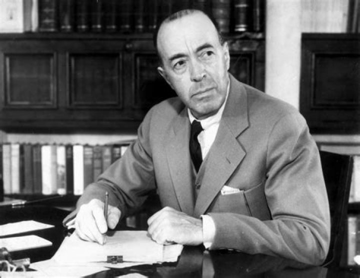 Edgar Rice Burroughs Biography - Facts, Childhood, Family Life & Achievements