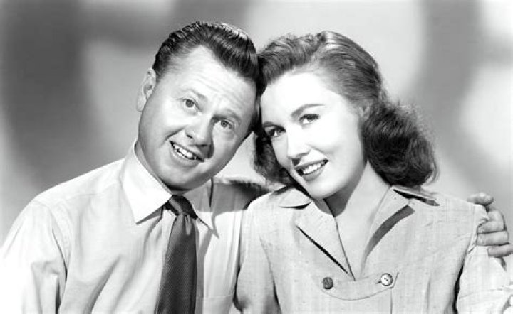 Elaine Devry Cause of Death, Age, Biography, Net-Worth, Fourth Wife of Mickey Rooney