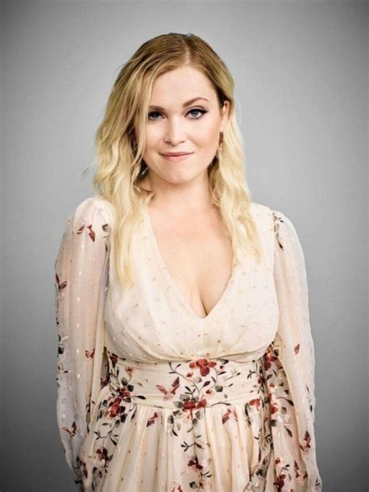 Eliza Taylor Bra Size, Age, Weight, Height, Measurements