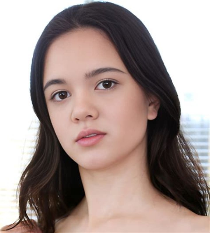 Ellie Belle – D3adpann Height, Age, Who, Boyfriend, Biography, Wiki, Net Worth