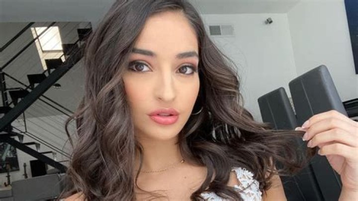 Emily Willis (Instagram Star) Wikipedia, Biography, Age, Height, Weight, Boyfriend, Net Worth, Career