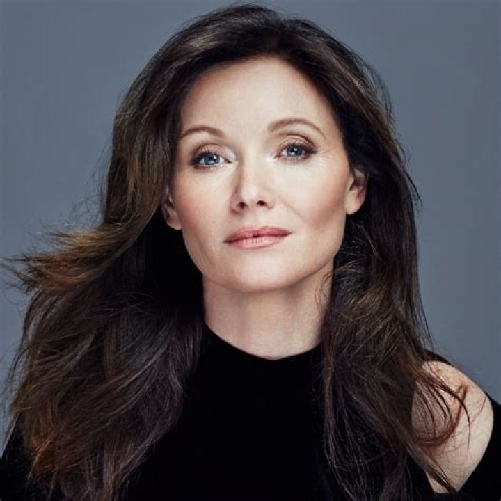 Essie Davis Biography - Facts, Childhood, Family, Achievements of Australian Actress