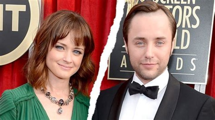 
Explore On Alexis Bledel Marriage And Divorce With Husband Vincent Kartheiser 