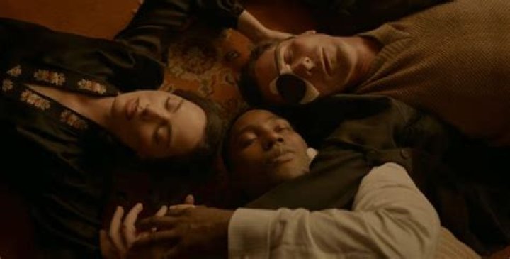 Fans are begging Margot Robbie to dye her hair because of the Amsterdam