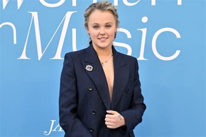 Fans Wonder If Jojo SIwa’s New Girlfriend Avery Cyrus Is Related To Miley Cyrus, Is It Just The Name?