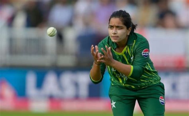 Fatima Sana family, height, current teams, salary, net worth, Instagram