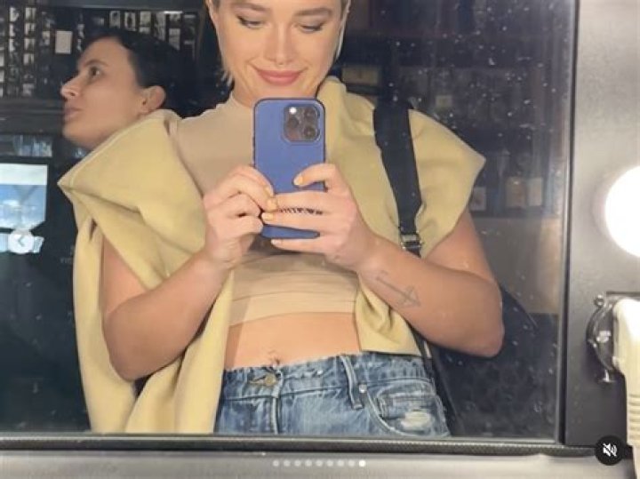 Florence Pugh Shows Off Flat Tummy in Mirror Selfie Video — Celebwell