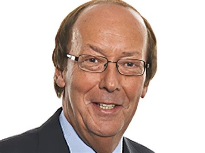 Fred Dinenage Biography - Facts, Childhood, Family Life, Achievements