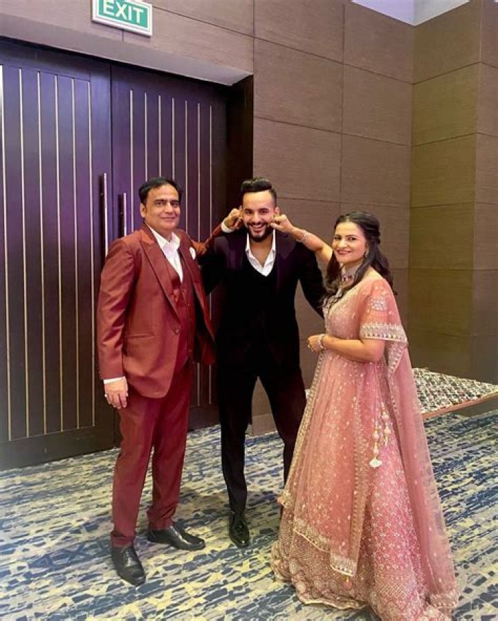 
Fukra Insaan Brother Triggered Insaan Sister Prerna Malhan Parents And Family 