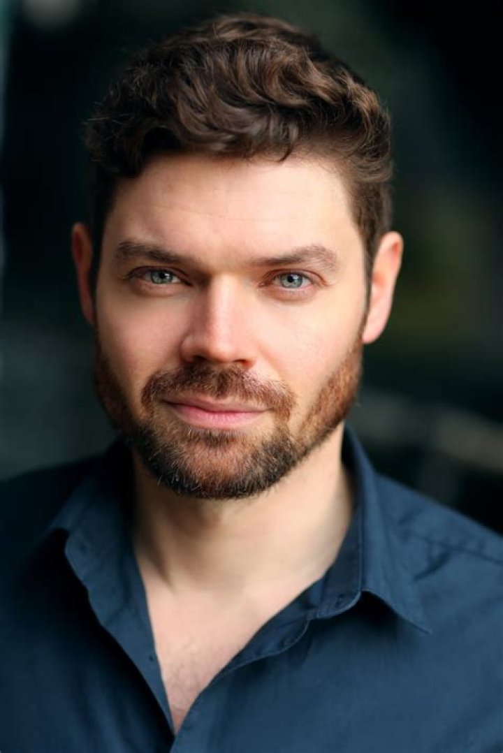 
Gabriel Bisset-Smith Height, Weight, Net Worth, Age, Birthday, Wikipedia, Who, Nationality, Biography 