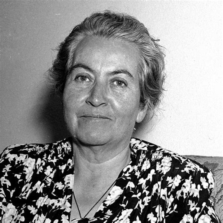 Gabriela Mistral Biography - Childhood, Life Achievements & Timeline