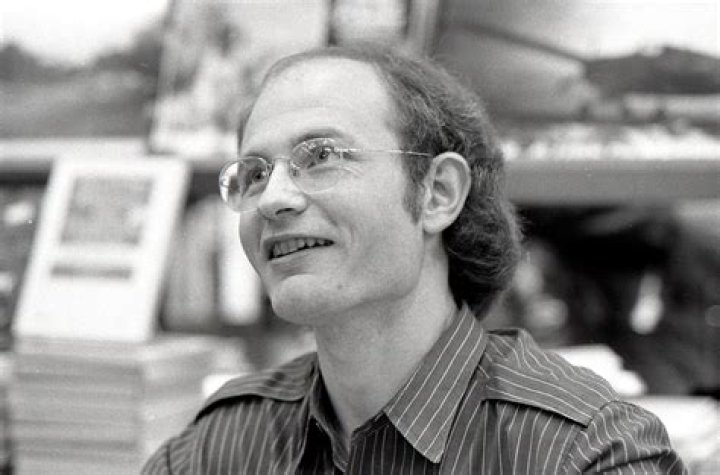 Gary Larson Biography - Childhood, Life Achievements & Timeline