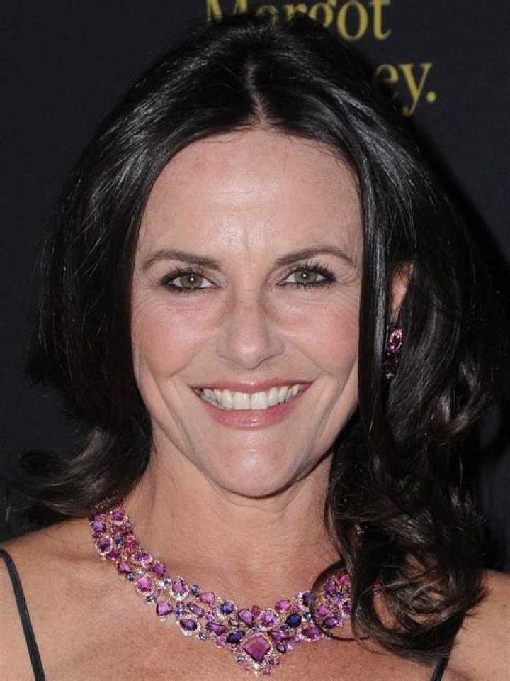 Gia Carides Biography - Facts, Childhood, Family Life & Achievements