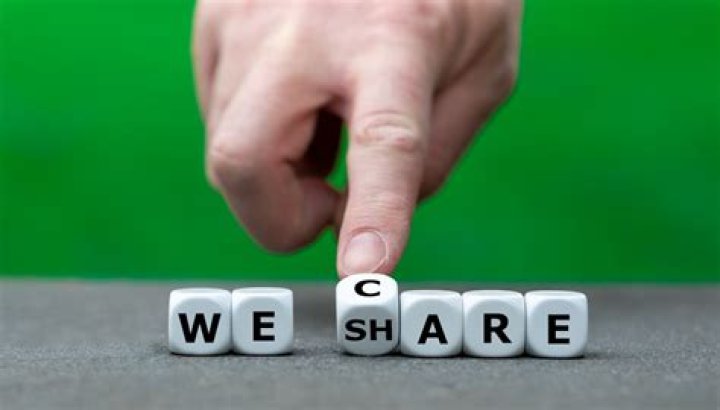 Gillian Zinser Shares Swimsuit Photo From "My Kinda Heaven"