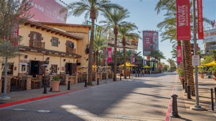 Famous People From Glendale, California & Celebs Born In Glendale