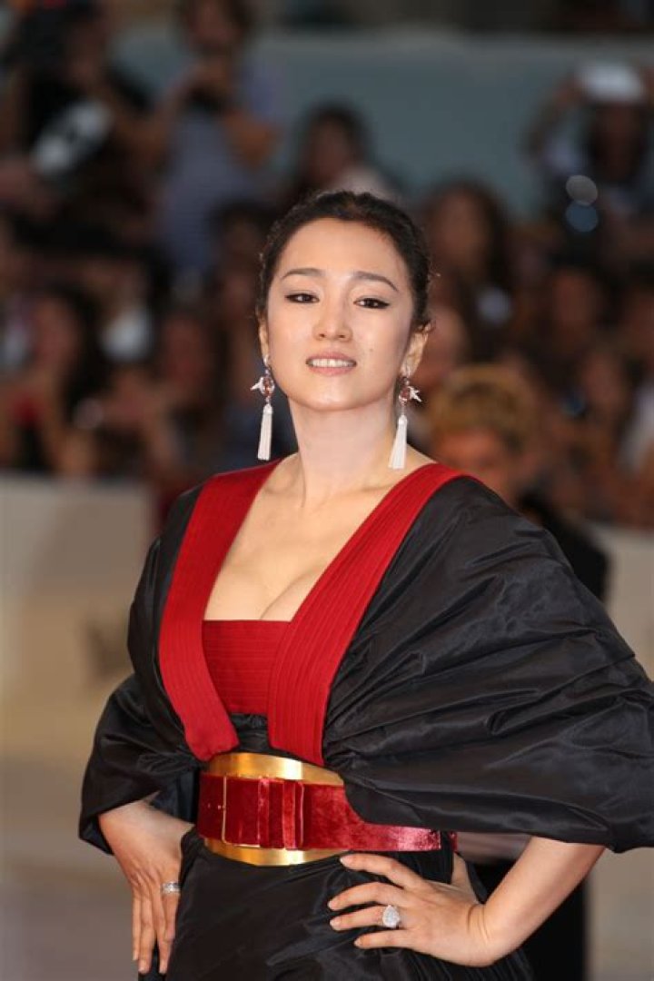 Gong Li Biography - Facts, Childhood, Family Life & Achievements