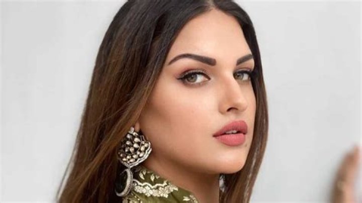 Himanshi Khurana – Bio, Facts, Family Life of Indian Actress