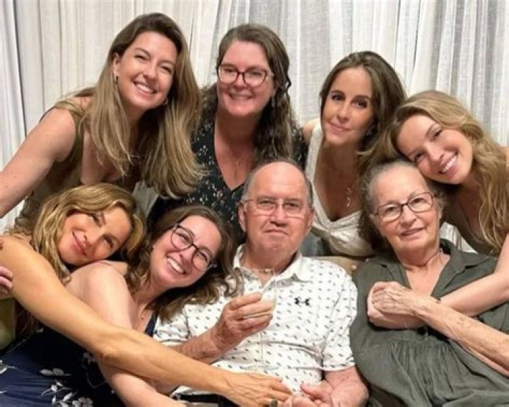 How many sisters does Gisele Bündchen have?