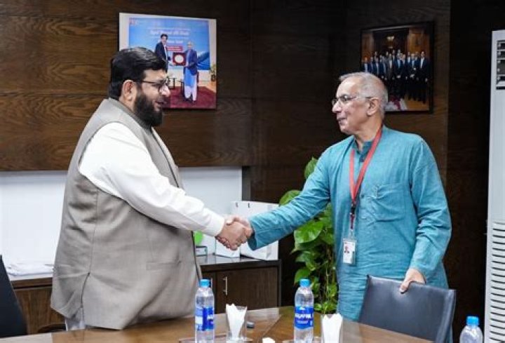 
How Much Money Does Aqeel Karim Dhedhi Make? Latest Income Salary
