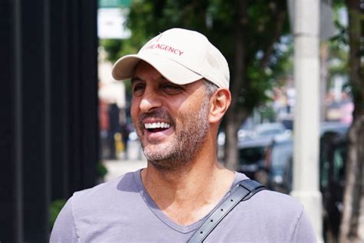 
How Much Money Does Mauricio Umansky Make? Latest Income Salary
