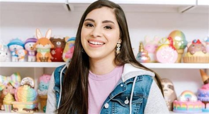 How Much Money Does Moriah Elizabeth Make? – Celebrity