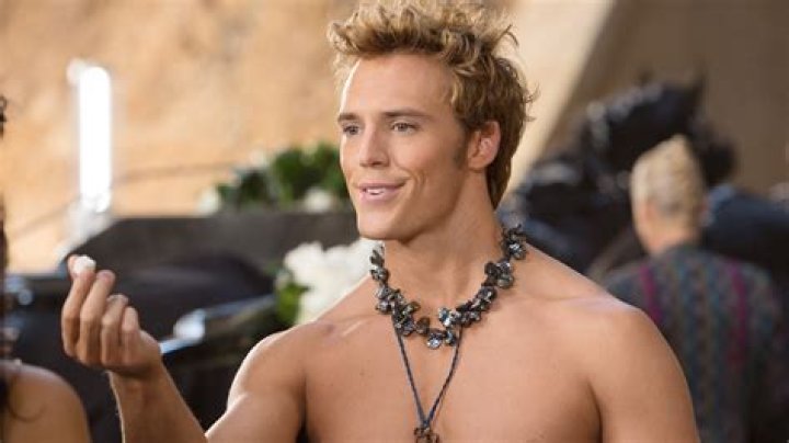 How old was Sam Claflin when he played Finnick?