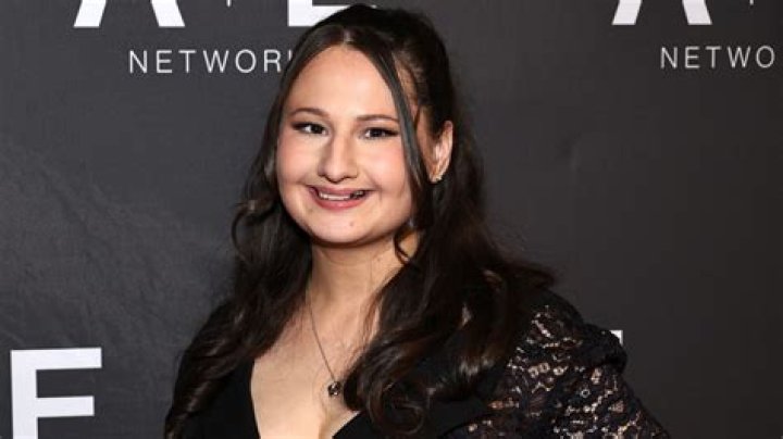 How tall is Gypsy Rose Blanchard?