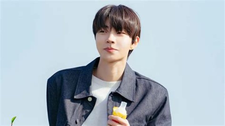 Hwang In-youp (Actor) Bio, Wiki, Age, Height, Weight, Girlfriend, Net Worth, TV Series, Family, Relatives