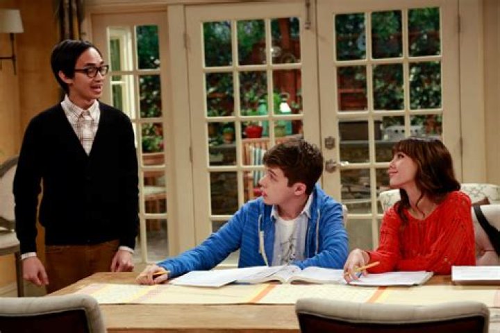 Interview With Nick Robinson On Melissa and Joey