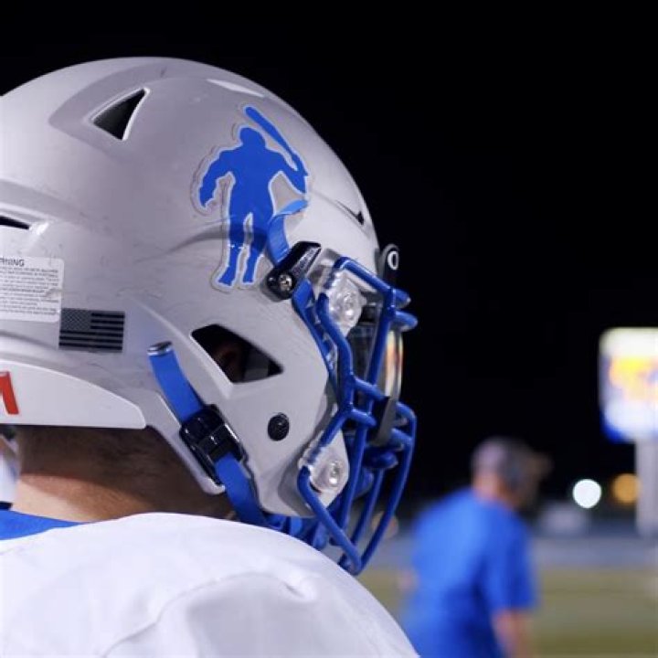 Is Aaron Good Guy In Twd? – Celebrity