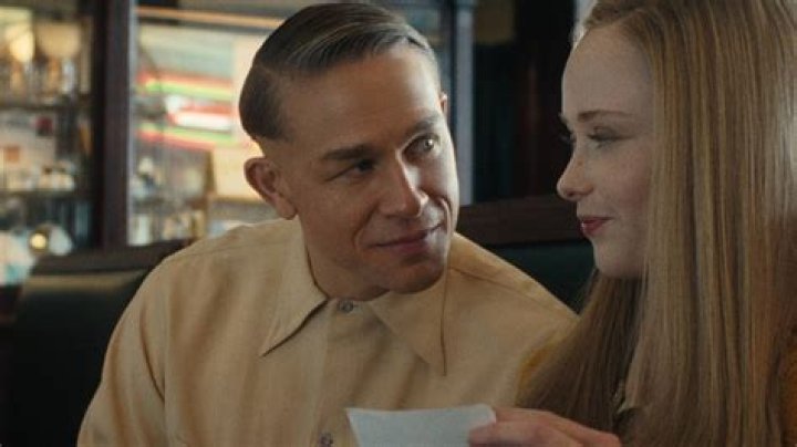 Is Charlie Hunnam a heavy smoker? Does Charlie Hunnam have a twin brother?