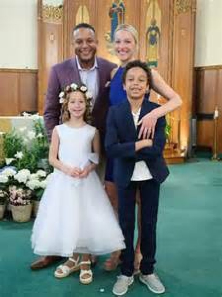 Is Craig Melvin still married? Is Craig Melvin still married?