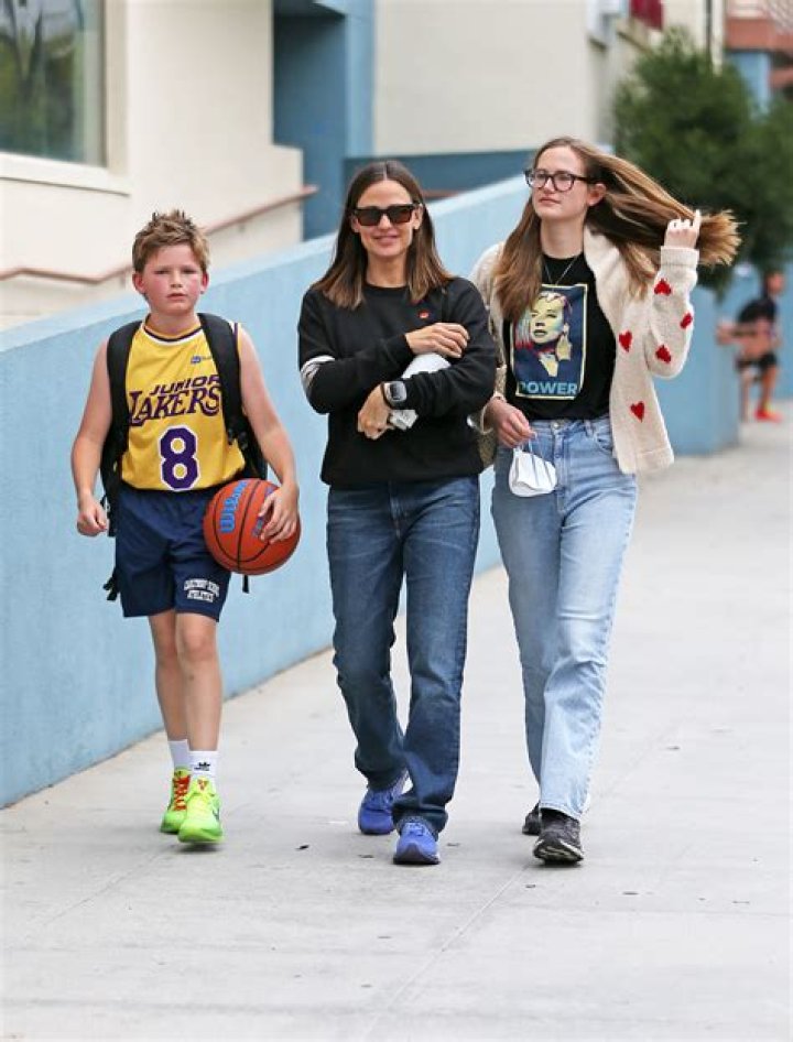 Is Jennifer Garner Going To Ben Affleck’s House To Meet Ana De Armas?