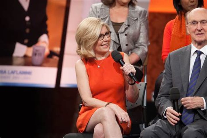 
Is Lisa LaFlamme related to Sandie Rinaldo? Salary contrast 