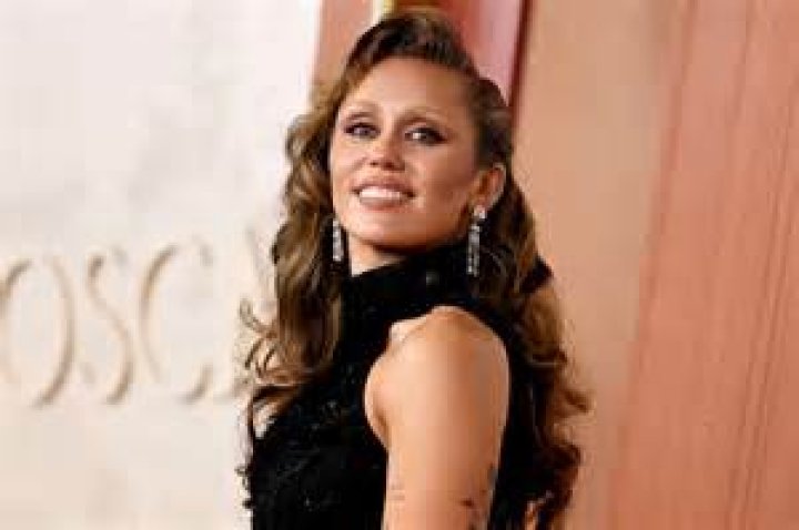 Is Noah Cyrus related to Miley Cyrus? Do Noah and Miley have the same parents?