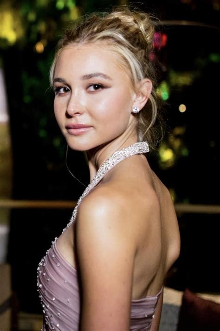 Isabel May Height, Weight, Net Worth, Age, Birthday, Wikipedia, Who, Nationality, Biography
