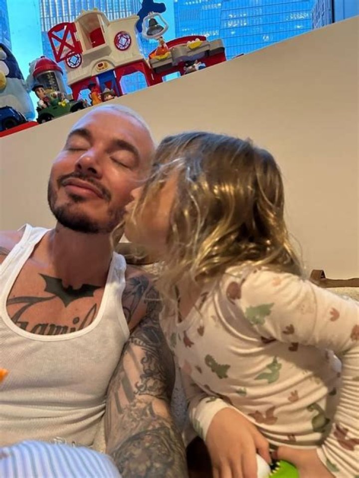 J Balvin family, wife, children, parents, siblings