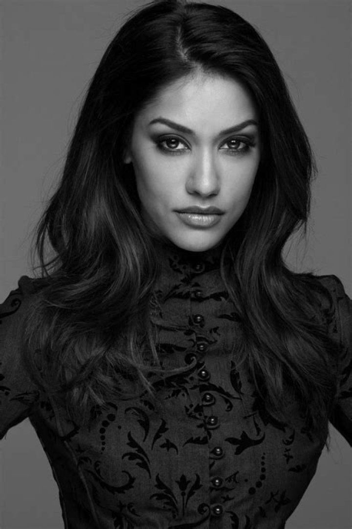 Janina Gavankar Biography - Facts, Childhood, Family Life & Achievements