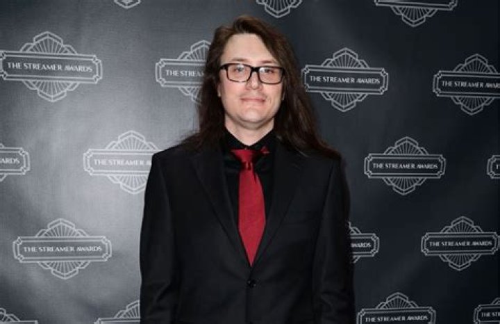 
Jason Thor Hall Height, Weight, Net Worth, Age, Birthday, Wikipedia, Who, Nationality, Biography 