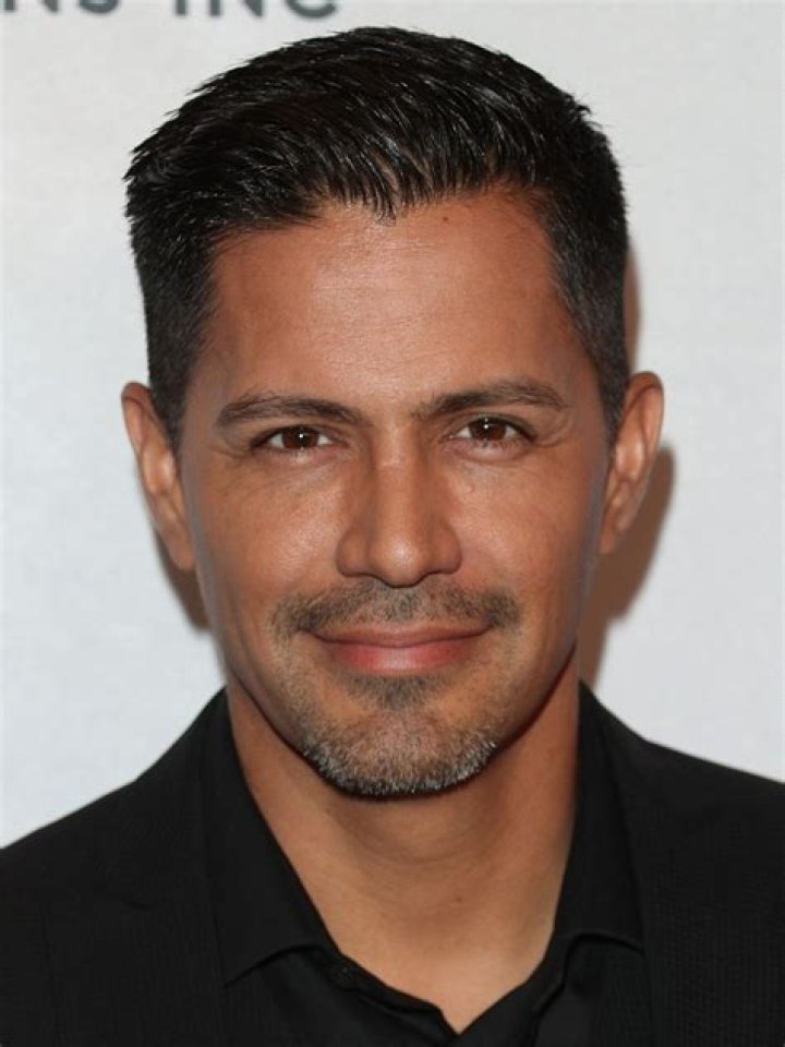 Jay Hernandez Biography - Facts, Childhood, Family Life & Achievements