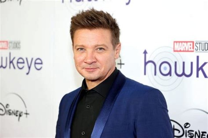 Jeremy Renner Biography, Age, Height, Wife, Movies, Music, App, Singing, Gay and Net Worth