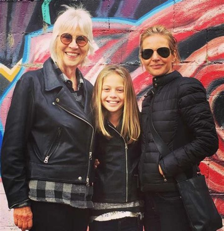 Jessalyn Gilsig family, husband, children, parents, siblings