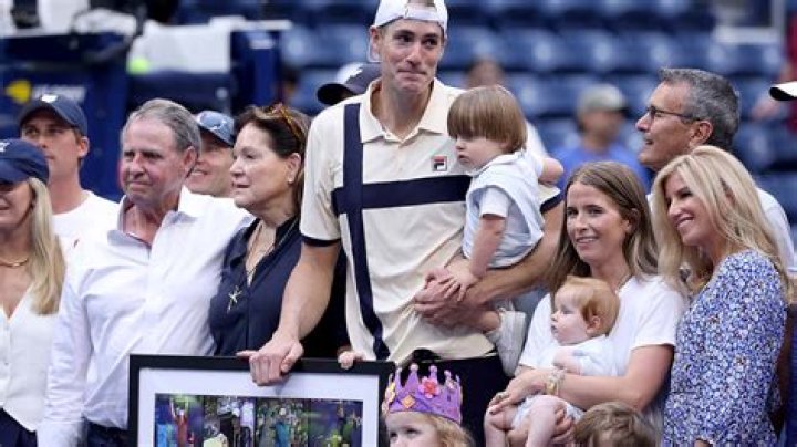 Hunter Grace Isner, John Hobbs Isner