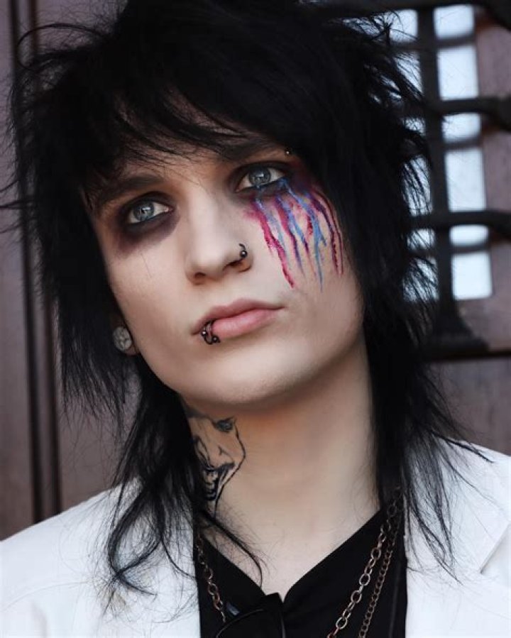 Johnnie Guilbert - Bio, Facts, Family Life of Vlogger & YouTube Personality